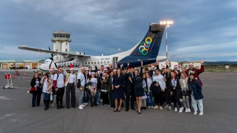 AEGEAN Santa Crew: Εθελοντές-εργαζόμενοι της AEGEAN έφεραν τα Χριστούγεννα σε απομακρυσμένα σχολεία