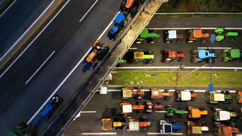 Λαμία: Αγρότες έκλεισαν τον κόμβο του Μπράλου για δύο ώρες