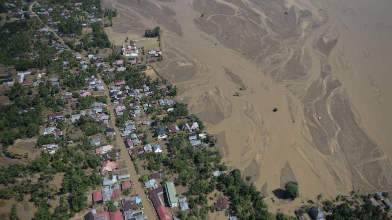 Ινδονησία: Έκκληση για διεθνή βοήθεια μετά τις καταστροφικές πλημμύρες