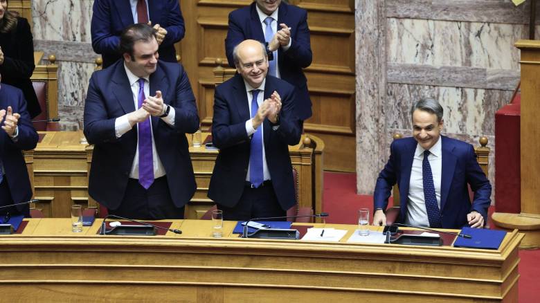 Τα μέτρα Μητσοτάκη για στεγαστικό, η παρέμβαση Χατζηδάκη για αγρότες και ο... αέρας Πιερρακάκη