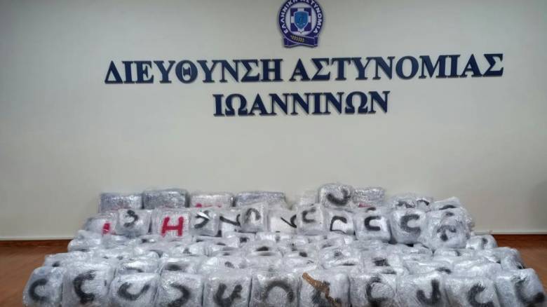 Ιωάννινα: 23χρονη με το παιδί της στο τζιπ μετέφερε 215 κιλά κάνναβης - Συνελήφθη μετά από καταδίωξη