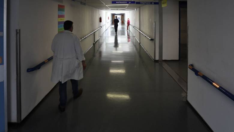 Ανήλικη αποπειράθηκε να κόψει τις φλέβες της στον Βόλο - Την πρόλαβαν εγκαίρως οι γονείς της