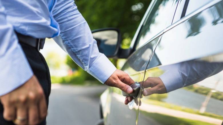 Ασφάλεια αυτοκινήτου: Η ευέλικτη πληρωμή σε δόσεις με χρεωστική αλλάζει το τοπίο