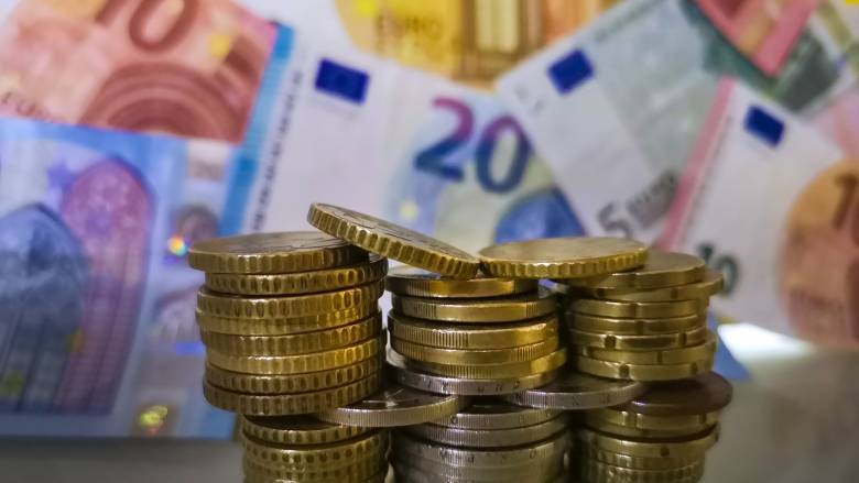 Από Παρασκευή η καταβολή των αυξημένων συντάξεων: Ποιοι οι κερδισμένοι, αναλυτικά παραδείγματα