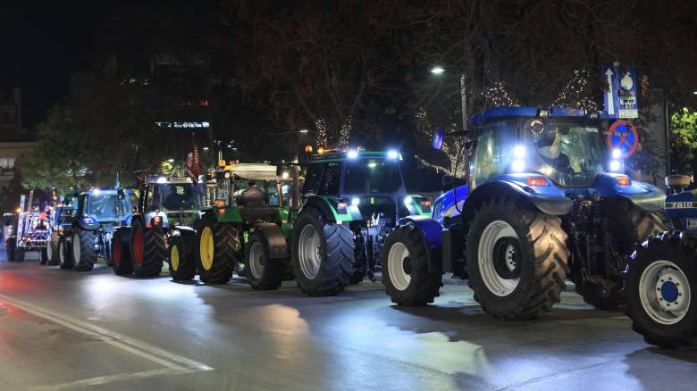 Πίσω στα μπλόκα οι αγρότες: «Ξανασκεφτείτε το» καλούν την κυβέρνηση και βάζουν «κόκκινες γραμμές»
