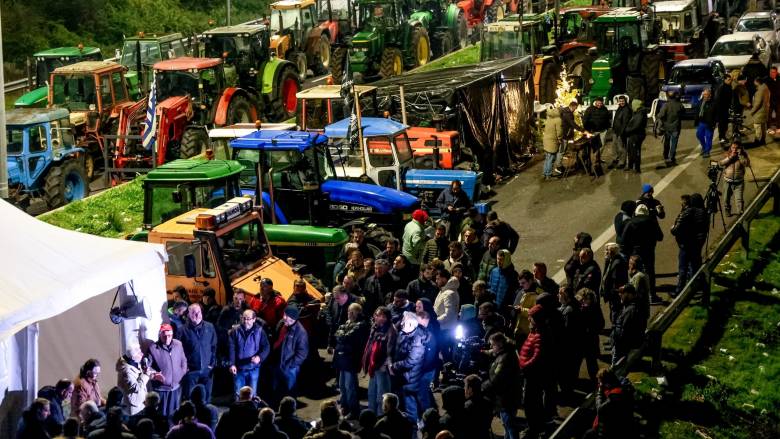 Αγρότες: Μπλόκα από τον Έβρο μέχρι την Κρήτη - Άνοιξε ο Προμαχώνας, κλειστά τα Μάλγαρα ως την Τρίτη