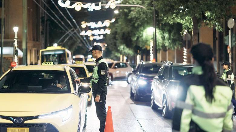Εντατικοποιούνται τα μπλόκα της ΕΛΑΣ στους δρόμους ενόψει εορτών - Μπαράζ αλκοτέστ