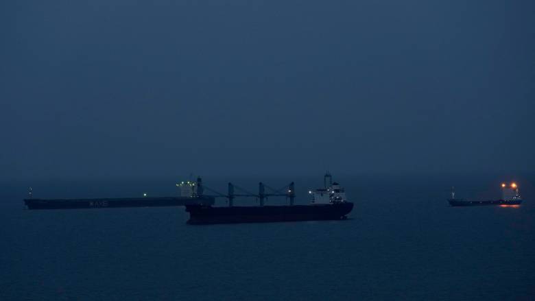 Ουκρανική επίθεση σε εξέδρα πετρελαίου και πολεμικό πλοίο της Ρωσίας