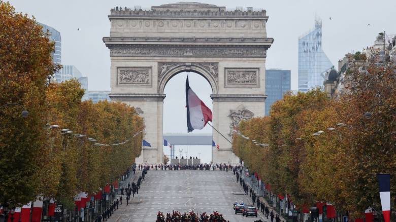 Γαλλία: Στο εδώλιο ο φροντιστής των ασημικών του Ελιζέ κατηγορούμενος για κλοπή αντικειμένων