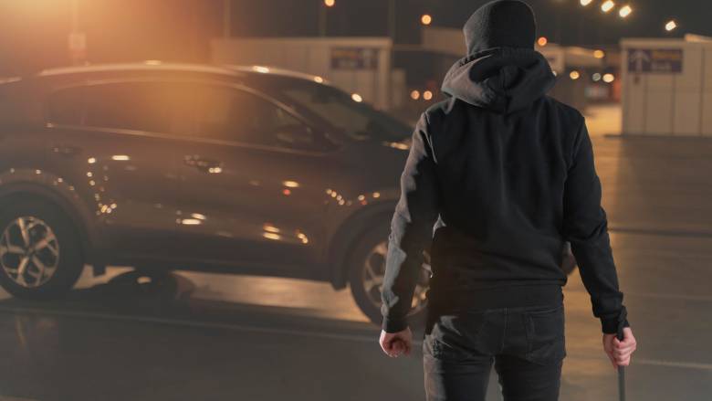 Βίντεο από τη ληστεία ΙΧ στην Πέτρου Ράλλη - Σε 12 δευτερόλεπτα το διέρρηξαν, σε 2,5 λεπτά έφυγαν