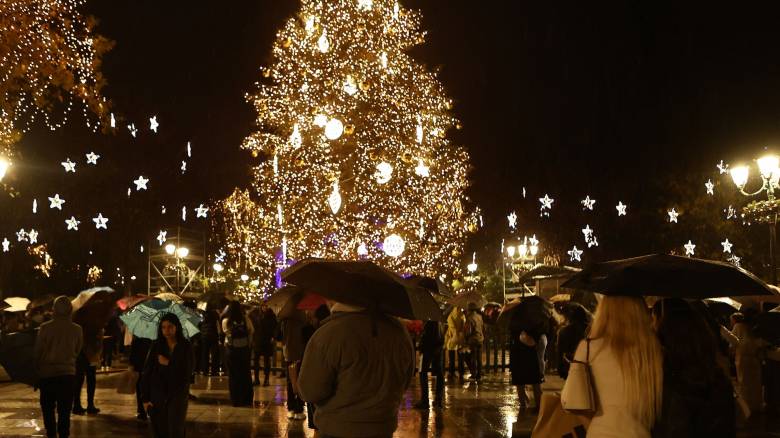 «Κάλαντα με καιρό τύπου Π»: Χαμηλό βαρομετρικό φέρνει καταιγίδες σε όλη τη χώρα