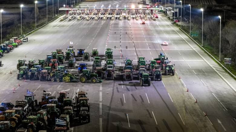 Αγρότες: Τα τρακτέρ στην άκρη, η αστυνομία θέτει θέμα ασφαλείας - «Πονοκέφαλος» για τους ταξιδιώτες