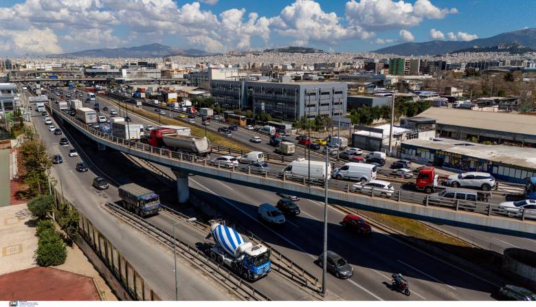 Μαξίμου - Σύσκεψη για κυκλοφοριακό: Μείωση φορτηγών στον Κηφισό, έξυπνα φανάρια, νέοι οδικοί άξονες
