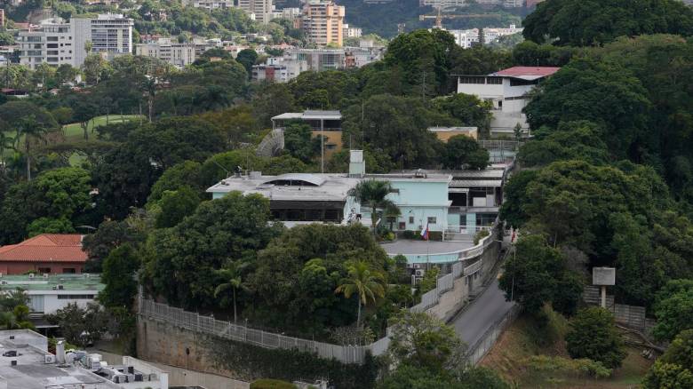 Διαψεύδει η Μόσχα ότι απομακρύνει προσωπικό από την πρεσβεία στη Βενεζουέλα - «Μη πέφτετε θύματα»