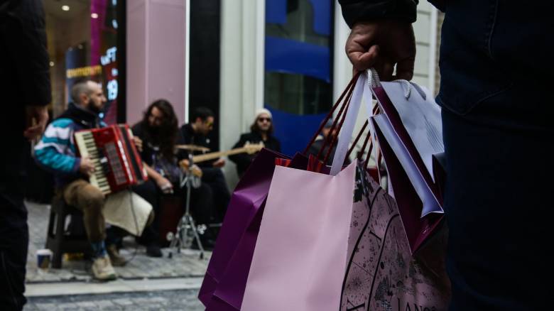 Εορταστικό ωράριο: Τι ώρα κλείνουν καταστήματα και σούπερ μάρκετ την παραμονή Χριστουγέννων