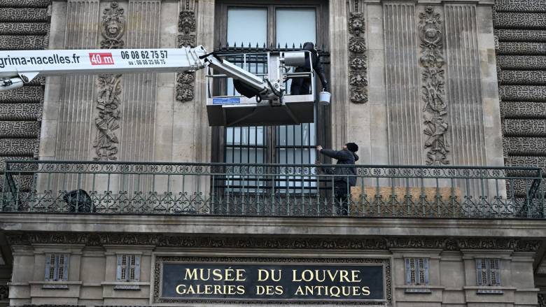 Λούβρο: «Φρούριο» η πτέρυγα όπου κλάπηκαν τα κοσμήματα - Κάγκελα στα παράθυρα και δεκάδες κάμερες