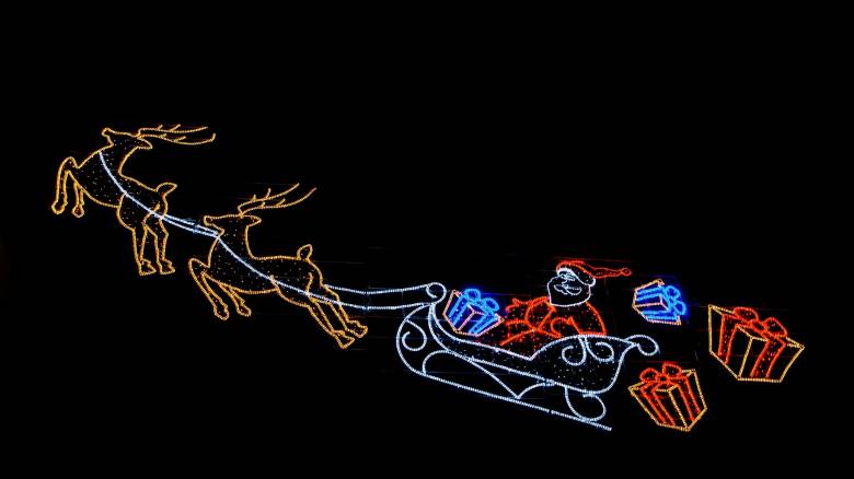 Ο Άγιος Βασίλης ξεκίνησε το ταξίδι του - Live η πορεία του έλκηθρού του