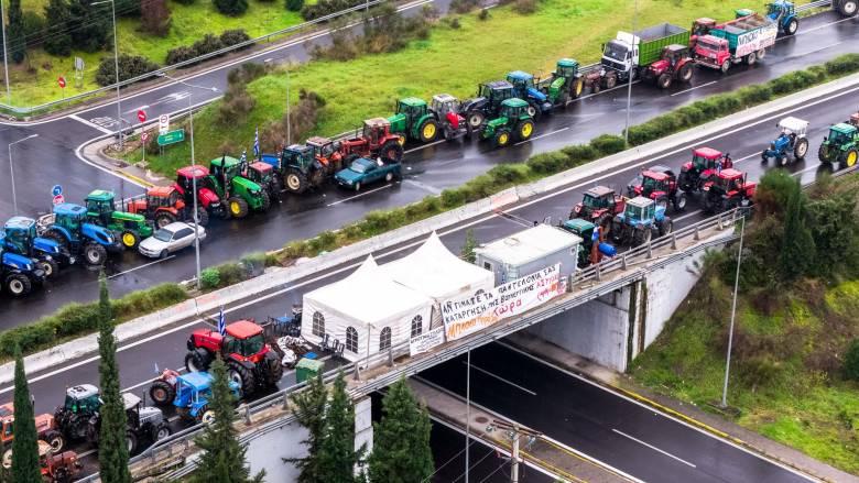 Ο «χάρτης» με τα αγροτικά μπλόκα και τις εκτροπές κυκλοφορίας: Χαμηλές ταχύτητες στη Ριτσώνα