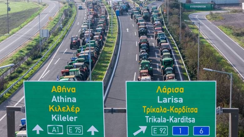 Σημειωτόν η έξοδος των εκδρομέων από τα αγροτικά μπλόκα: Μέσω μίας λωρίδας η κυκλοφορία