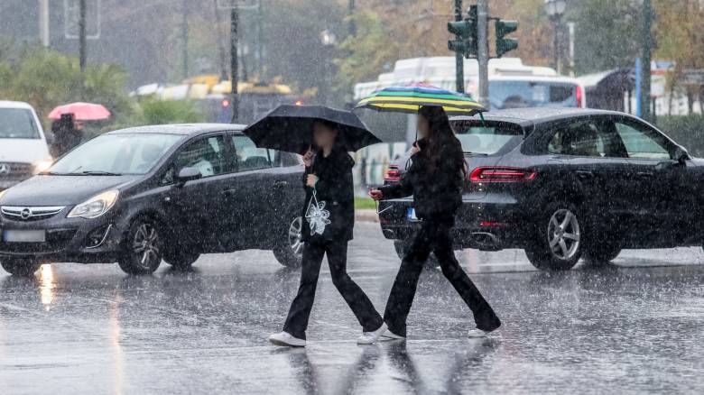 Διακοπή κυκλοφορίας στην Πειραιώς λόγω συσσώρευσης υδάτων