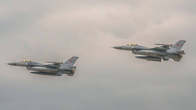 Το υπουργείο Άμυνας της Τουρκίας ισχυρίζεται ότι για τις παραβιάσεις φταίει η προσέγγιση της Ελλάδας