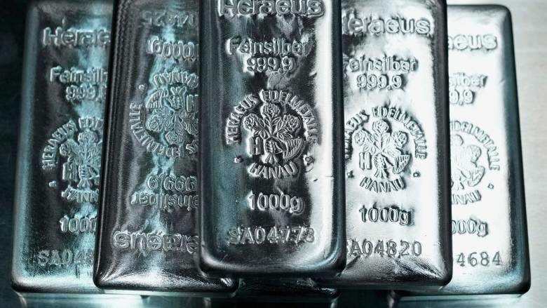 Το ασήμι ξεπέρασε τα 75 δολάρια ανά ουγγιά - Για πρώτη φορά στην ιστορία