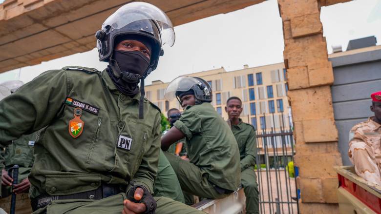 Νίγηρας: Η χούντα κηρύσει «γενική επιστράτευση» για τον πόλεμο κατά των τζιχαντιστικών οργανώσεων