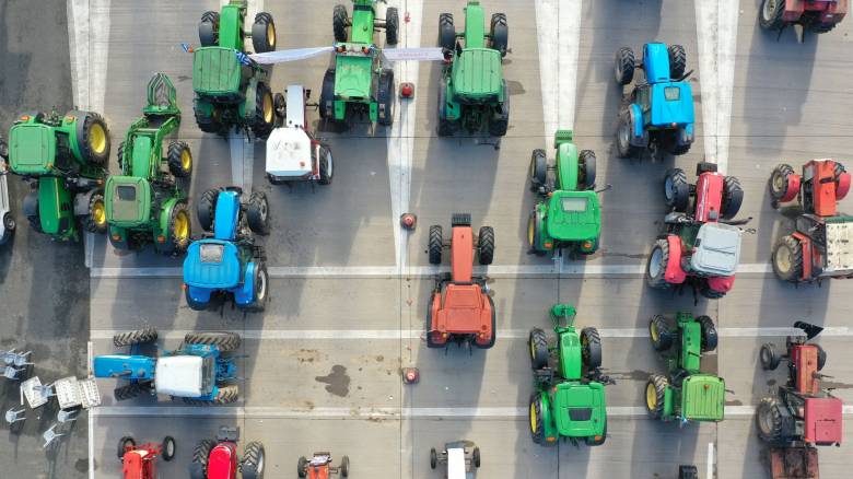 Νέα κλιμάκωση από τους αγρότες: Κλειστή από τις 12 η Εθνική οδός στο ρεύμα προς Αθήνα