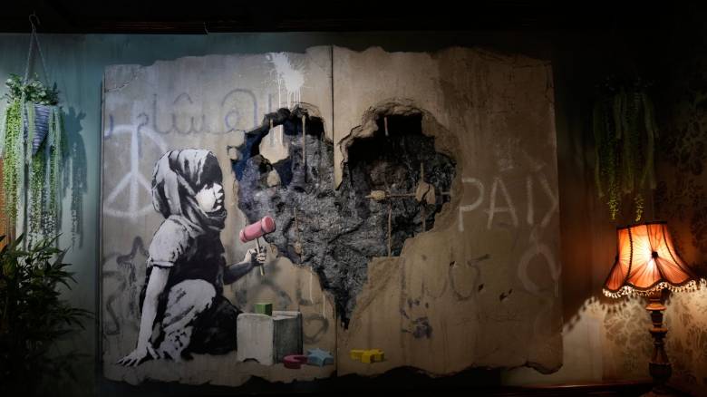 Άνοιξε μετά από δύο χρόνια το ξενοδοχείο του Banksy στη Βηθλεέμ - Διάσημο και για τη χειρότερη θέα