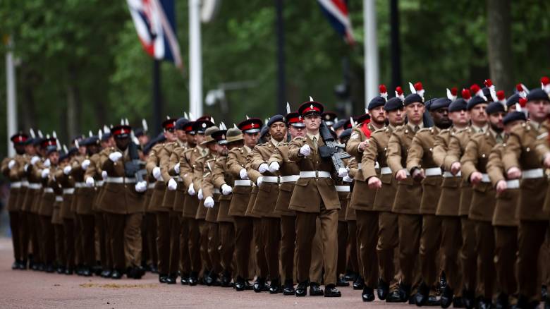 Η Βρετανία εισάγει την «ετήσια δοκιμή» για να ενισχύσει τις προσλήψεις στις ένοπλες δυνάμεις