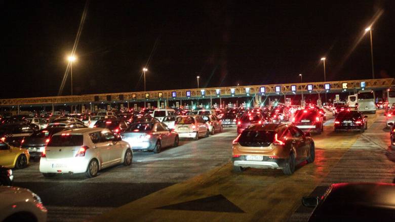 Καραμπόλα 6 αυτοκινήτων στην Αθηνών – Κορίνθου στο ύψος των Μεγάρων