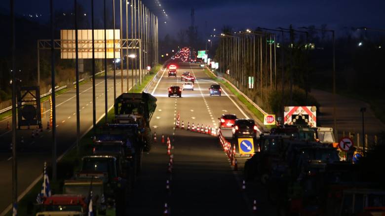 Γολγοθάς η επιστροφή των εκδρομέων στην Αθήνα – Ουρές χιλιομέτρων στο Μαρτίνο Φθιώτιδας