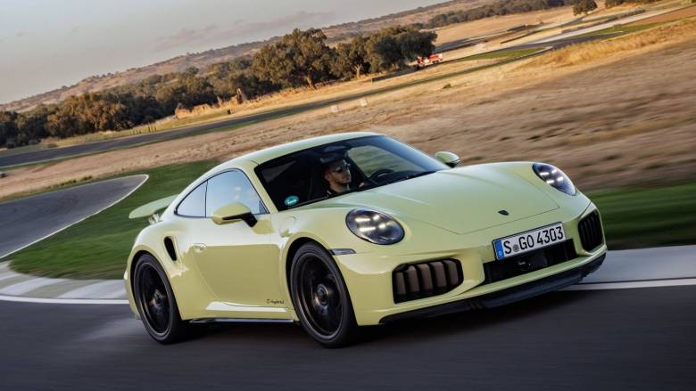 Οι υβριδικές Porsche 911 θέλουν προσοχή αν παραμείνουν ακίνητες για πολλές μέρες