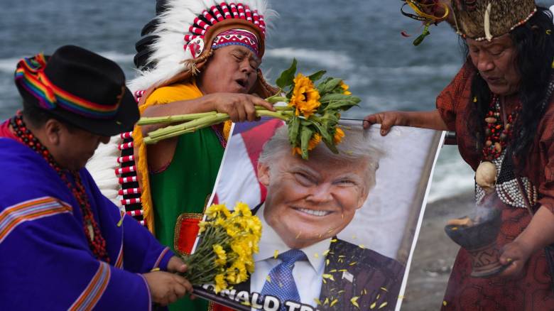Τι προβλέπουν οι σαμάνοι στο Περού για Τραμπ, Μαδούρο και Ουκρανία το 2026
