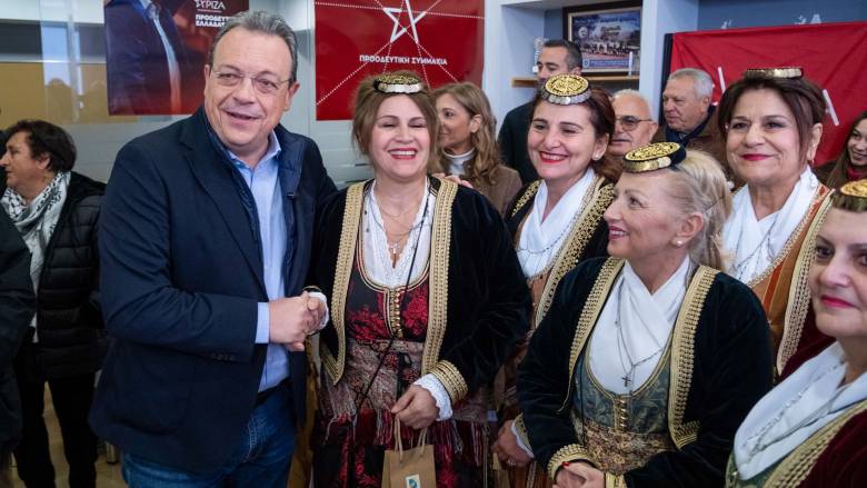 Πρωτοχρονιάτικα κάλαντα στον Σ. Φάμελλο από την Πανελλήνια Ομοσπονδία Ποντιακών Σωματείων Καλαμαριάς