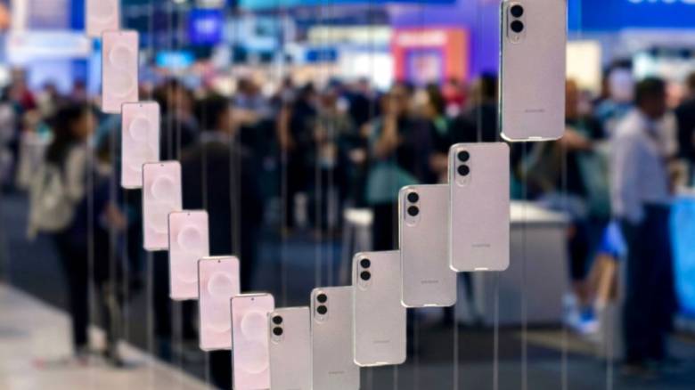 Από την Πρωτοχρονιά του 1993 σε αυτή του 2026 – Η τελευταία αναλογική ευχή πριν όλα γίνουν ψηφιακά