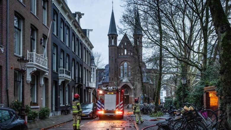 Γιγαντιαία πυρκαγιά στην Ολλανδία κατέστρεψε ναό του 19ου αιώνα στο Άμστερνταμ