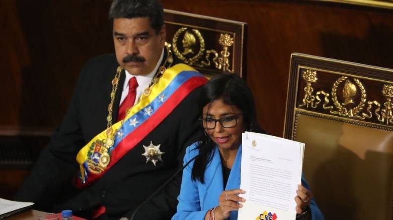 Ποια είναι η Ντέλσι Ροντρίγκεζ: Η «τίγρης» του Μαδούρο που δοκιμάστηκε σε «χιλιάδες μάχες»