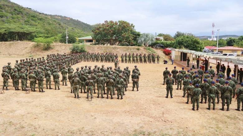 Η Κολομβία αναπτύσσει στρατό στα σύνορα μετά την επίθεση των ΗΠΑ στη Βενεζουέλα