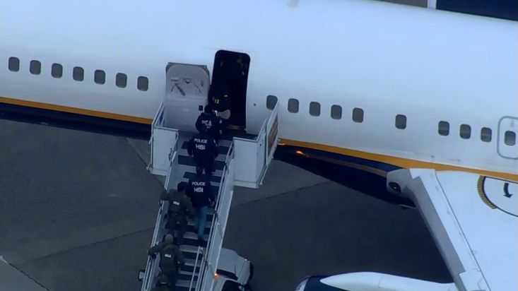 Βενεζουέλα: Στη Νέα Υόρκη έφτασε ο Μαδούρο και η σύζυγός του - Ίσως και τη Δευτέρα το δικαστήριο