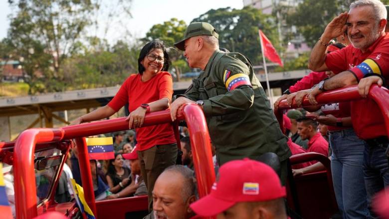 Ο στρατός της Βενεζουέλας αναγνώρισε την Ροντρίγκεζ ως προσωρινή πρόεδρο