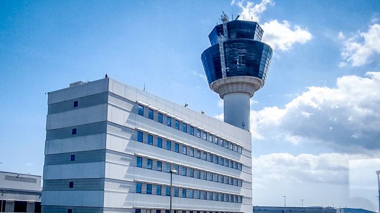 Αγώνας δρόμου για την αποκατάσταση στα αεροδρόμια: Μέχρι 35 αναχωρήσεις και αφίξεις