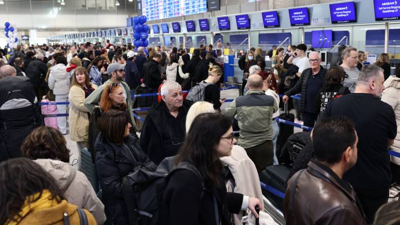 Αποκαθίσταται το πρόβλημα στα αεροδρόμια μετά το μπλακ άουτ - Περισσότερες πτήσεις ανά ώρα