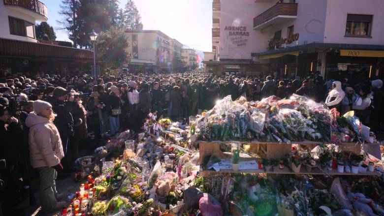 Οργή στην Ελβετία: Ελεύθεροι παραμένουν οι ιδιοκτήτες του μπαρ στο Κραν Μοντανά όπου κάηκαν 40 άτομα