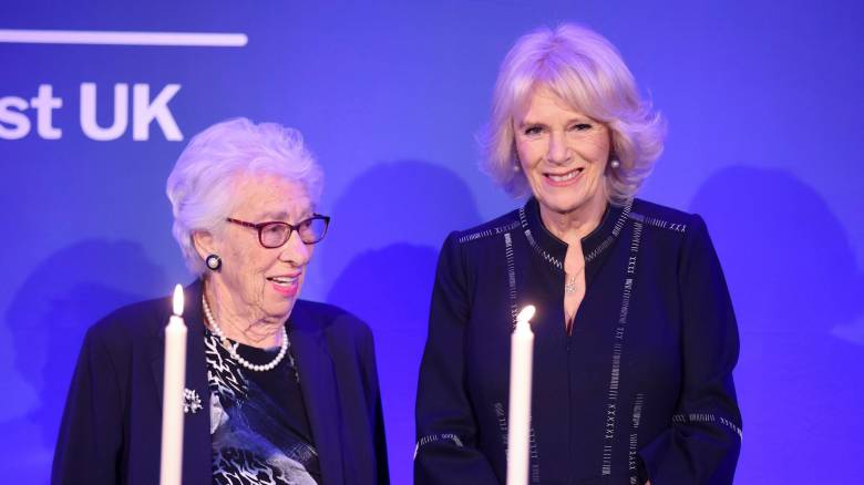 Απεβίωσε στα 96 η Εύα Σλος, επιζήσασα του Ολοκαυτώματος και ετεροθαλής αδελφή της Άννας Φρανκ