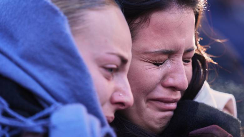 Κραν Μοντανά: Φόρος τιμής στα θύματα της τραγωδίας - Σκιέρ σχημάτισαν τεράστια καρδιά