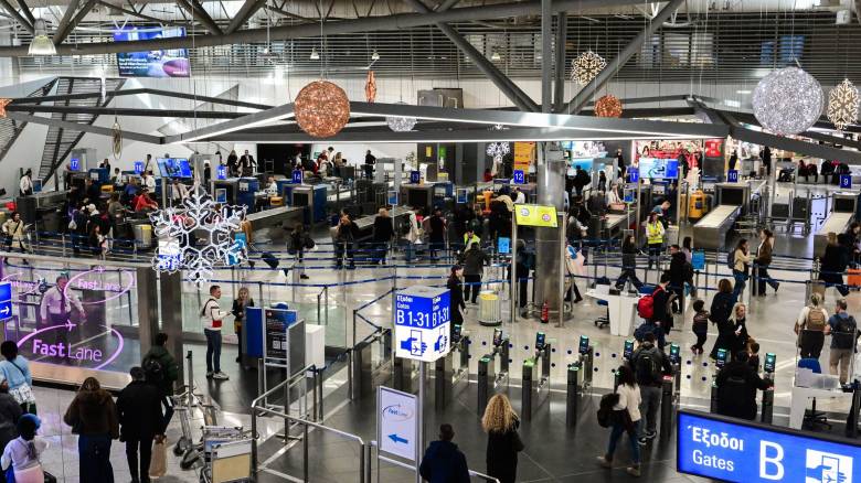 Τουρισμός: Χρονιά των ρεκόρ το 2025 για αεροδρόμια και κρουαζιέρα - Οι προβλέψεις για το 2026