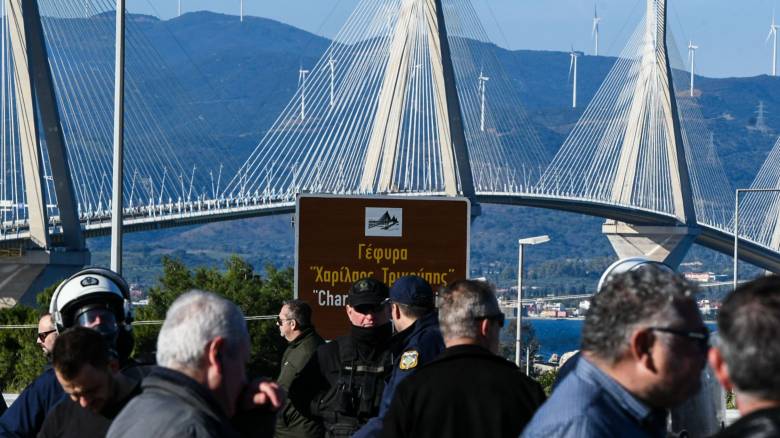 Ανοίγουν τα διόδια του Ρίου - Αντιρρίου οι αγρότες: Αιφνιδιαστική κίνηση από το μπλόκο