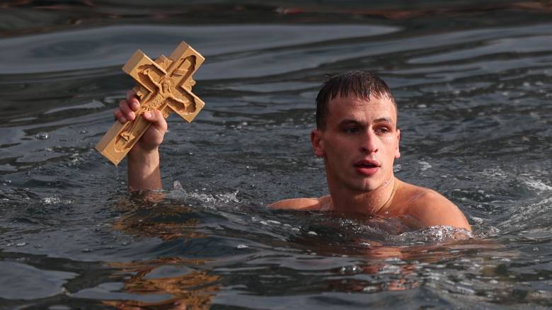 Θεσσαλονίκη: Μεγαλοπρεπής εορτασμός των Θεοφανείων - Ποιος έπιασε τον Σταυρό