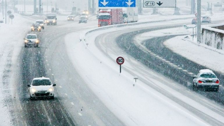 Γαλλία: Φονική καραμπόλα 100 οχημάτων λόγω παγετού - Δύο νεκροί και δεκάδες τραυματίες